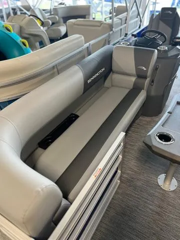 Slide: The Image of Bennington 22 S VALUE SWINGBACK 2024 - 8