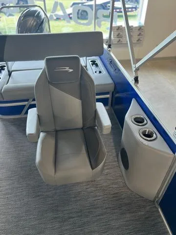 Slide: The Image of Bennington 22 S VALUE SWINGBACK 2024 - 9