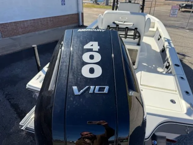 Slide: The Image of 2025 Pathfinder 2500 Hybrid boat with Mercury 400 V10 engine, docked outdoors. - 8