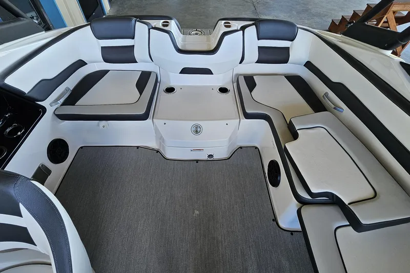 Slide: The Image of 2025 Yamaha Boats AR195 interior with spacious seating and modern design. - 14