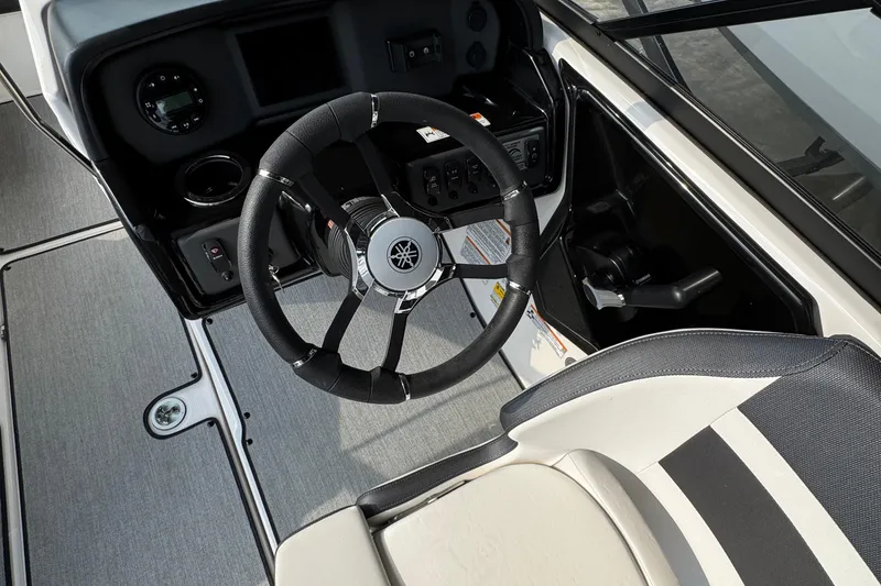Slide: The Image of 2025 Yamaha Boats AR195 steering wheel and dashboard interior view. - 18