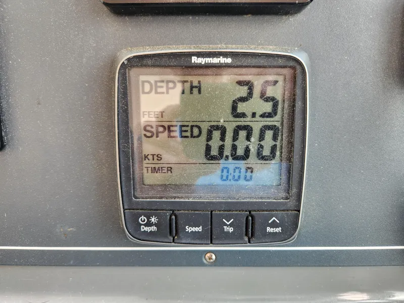 Slide: The Image of Raymarine display showing depth 2.5 feet and speed 0.00 knots on 2001 Tiara Yachts 3100 Open. - 21