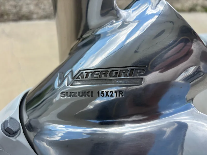 Slide: The Image of Chrome propeller with "Watergrip" and "Suzuki 15X21R" engravings, Blazer Bay 2020 model. - 8