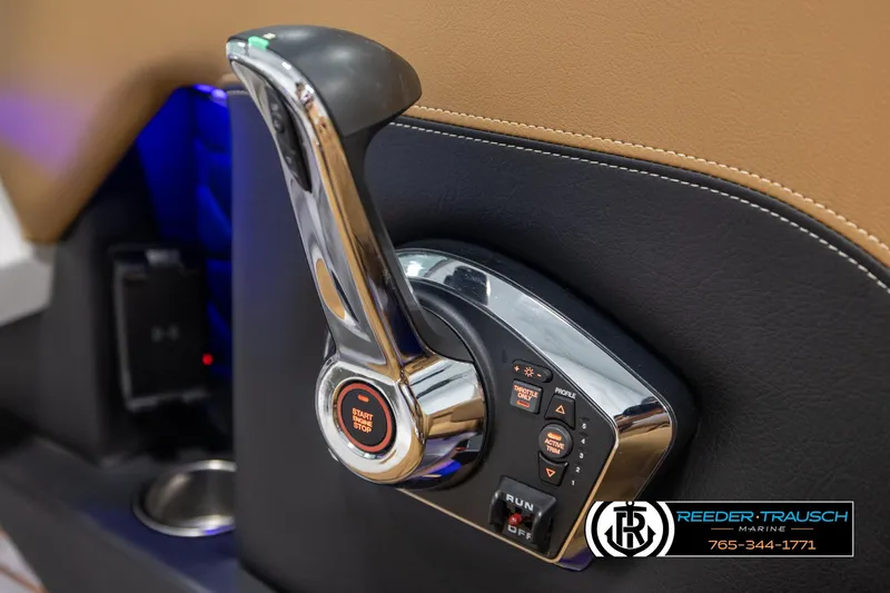 Slide: The Image of Close-up of 2023 Four Winns H2 boat throttle control with start/stop button. - 39