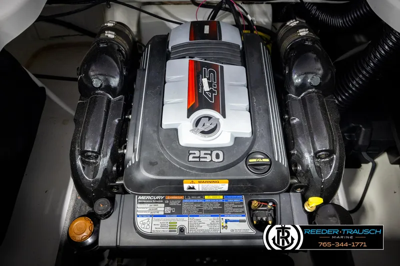 Slide: The Image of 2023 Four Winns H2 boat engine, Mercury 4.5L, 250 horsepower, detailed view. - 48