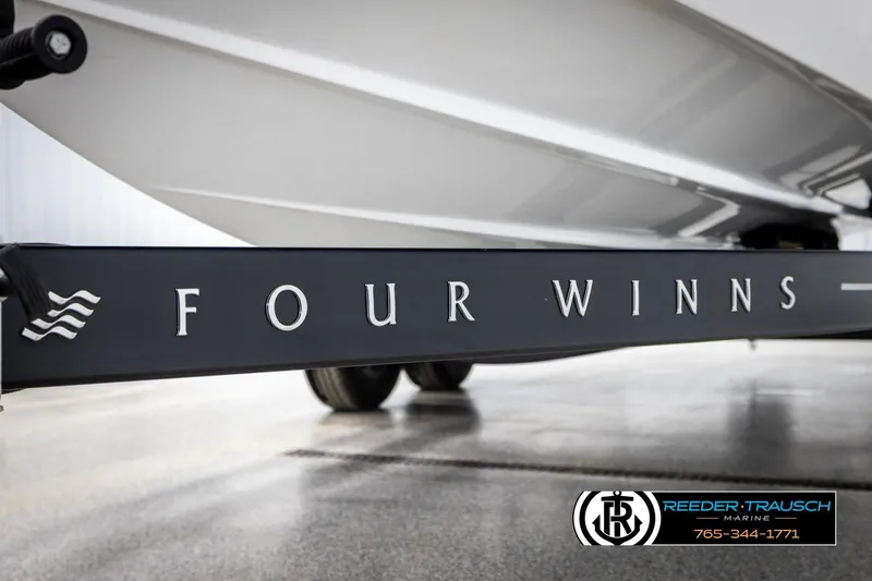 Slide: The Image of Four Winns H2 2023 - 60