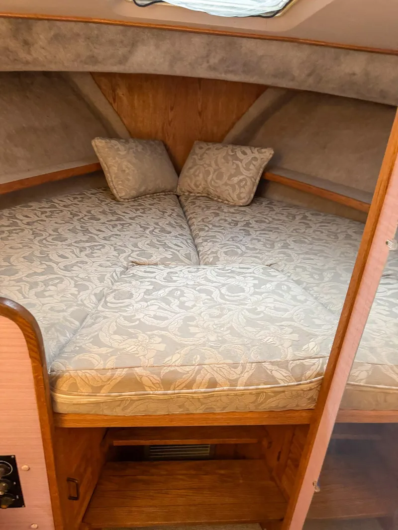 Slide: The Image of 1987 Mainship 40 Aft Cabin interior with cozy bed and cushions. - 18
