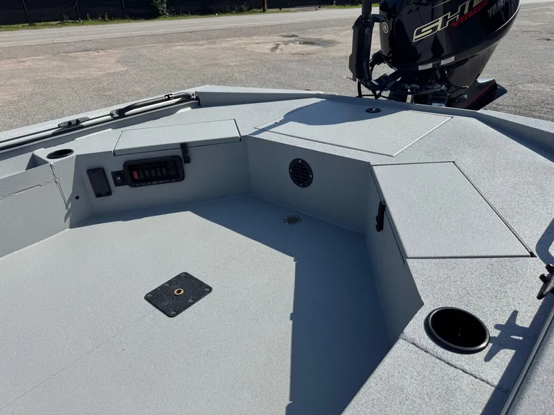 Slide: The Image of 2025 Avid 18 Commander boat deck with storage compartments and motor. - 11