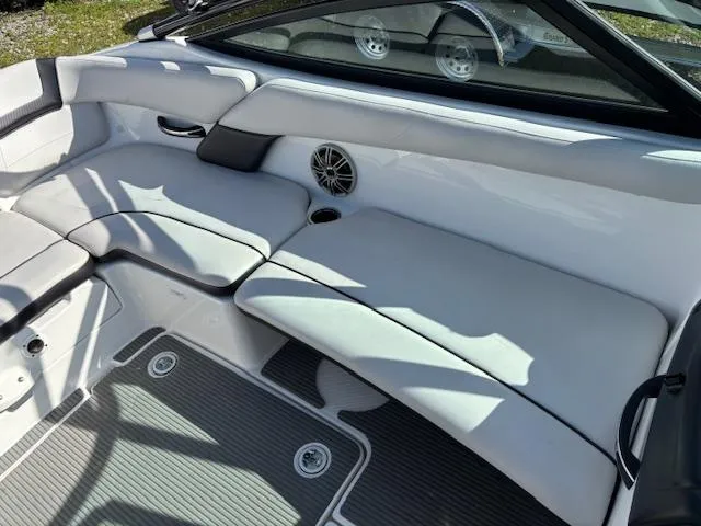 Slide: The Image of 2014 Yamaha Boats AR192 interior with white seating and speaker. - 13