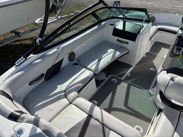 Slide: The Image of 2014 Yamaha Boats AR192 interior with spacious seating and modern design. - 14