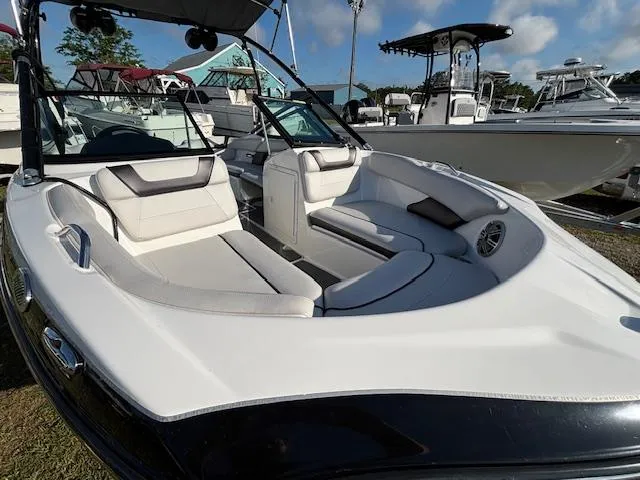 Slide: The Image of 2014 Yamaha Boats AR192 with sleek white seating and modern design. - 15