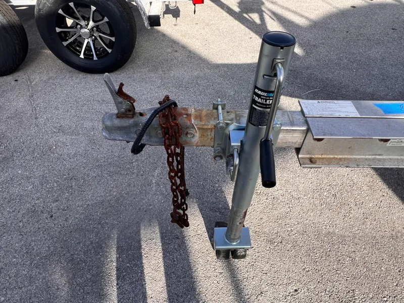 Slide: The Image of Trailer hitch of 2018 Nextrail 19-21 Tandem Axel on pavement. - 4