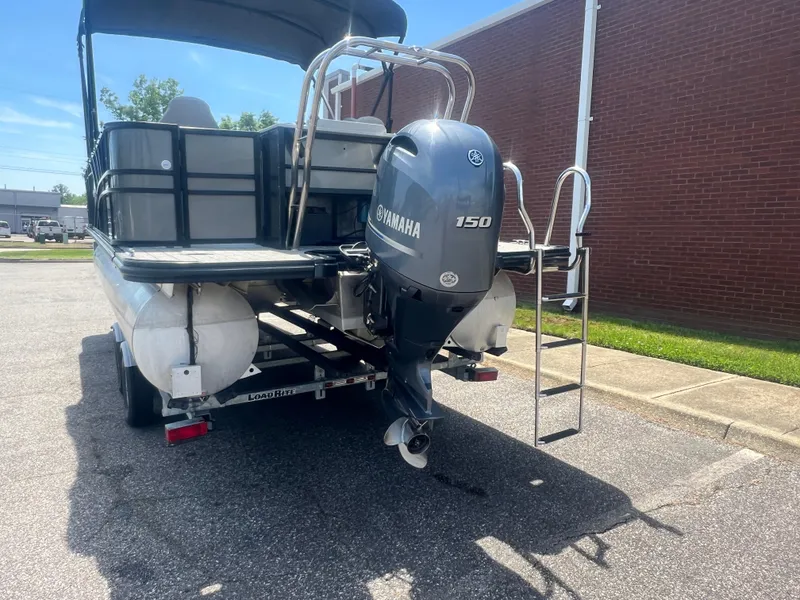 Slide: The Image of 2021 Sylvan Mirage Fish 8522 pontoon boat with Yamaha 150 outboard motor. - 7
