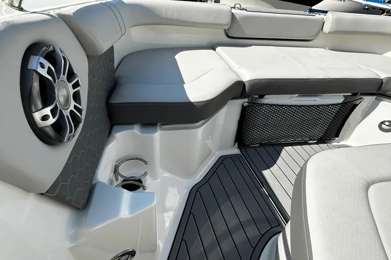 Slide: The Image of Sea Ray SDX 250 Outboard 2023 - 24