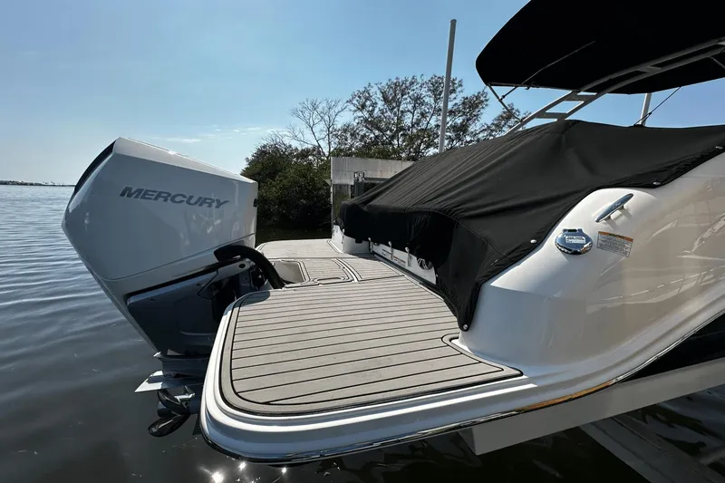Slide: The Image of Sea Ray SDX 250 Outboard 2023 - 5
