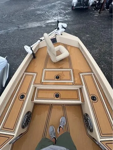 Slide: The Image of 2022 G3 BAY 22 DELUXE boat deck with seating and storage compartments. - 10