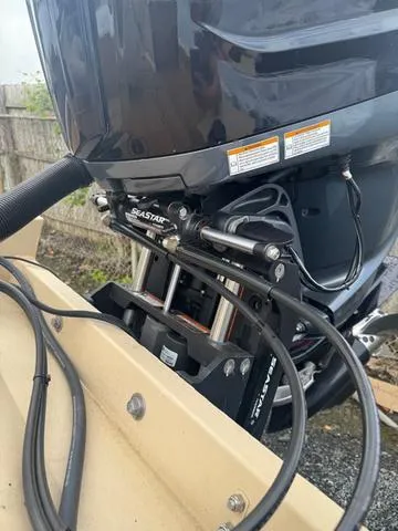 Slide: The Image of 2022 G3 BAY 22 DELUXE boat engine with SeaStar hydraulic steering system. - 13