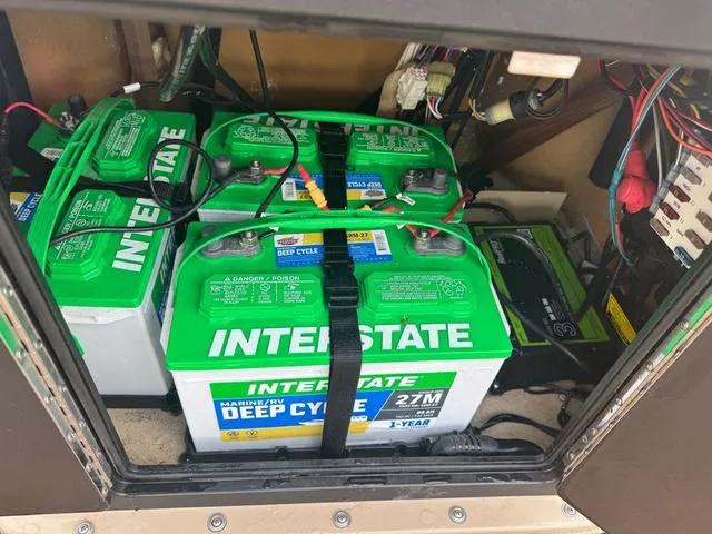 Slide: The Image of Interstate deep cycle batteries in G3 BAY 22 DELUXE 2022 model, secured with straps. - 9