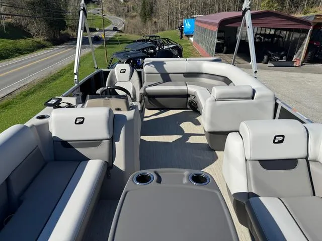 Slide: The Image of Princecraft Vectra 21 L 90HP 2025 - 3