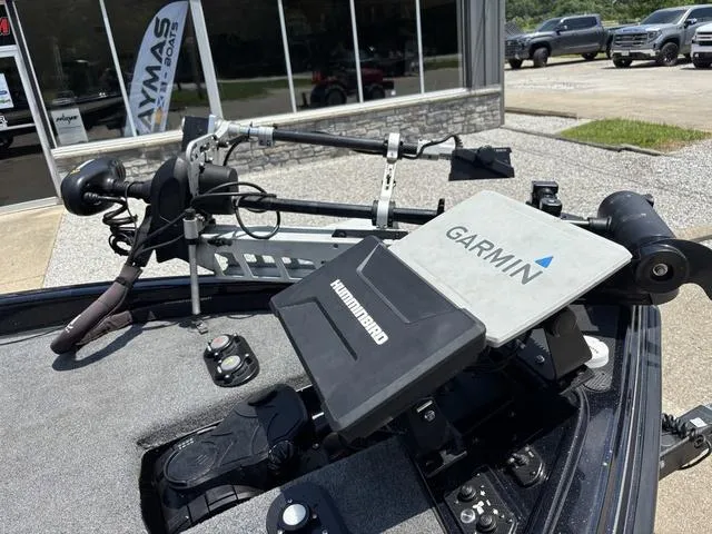 Slide: The Image of Phoenix Bass Boat 21 PHX 2023 - 10