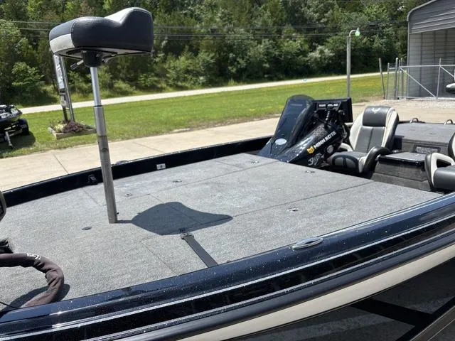 Slide: The Image of Phoenix Bass Boat 21 PHX 2023 - 12