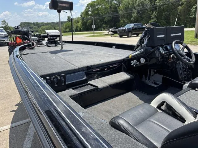 Slide: The Image of Phoenix Bass Boat 21 PHX 2023 - 15