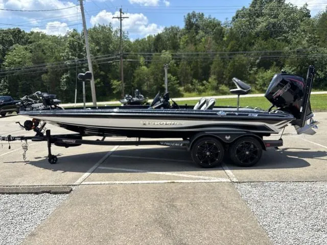 Slide: The Image of Phoenix Bass Boat 21 PHX 2023 - 16