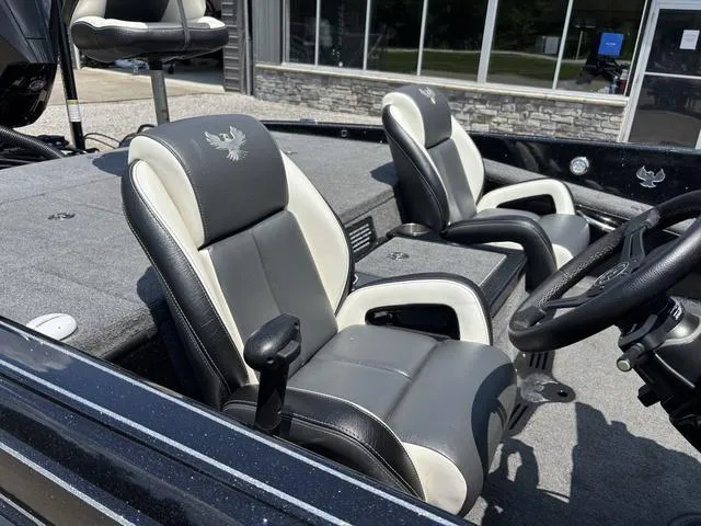 Slide: The Image of Phoenix Bass Boat 21 PHX 2023 - 7