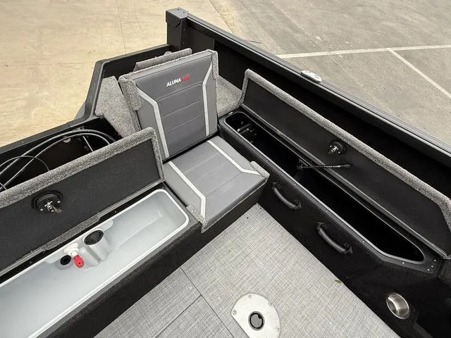 Slide: The Image of Alumacraft Competitor 175X Sport 2025 - 10