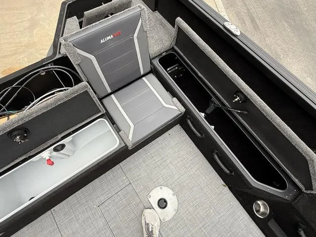 Slide: The Image of Alumacraft Competitor 175X Sport 2025 - 11