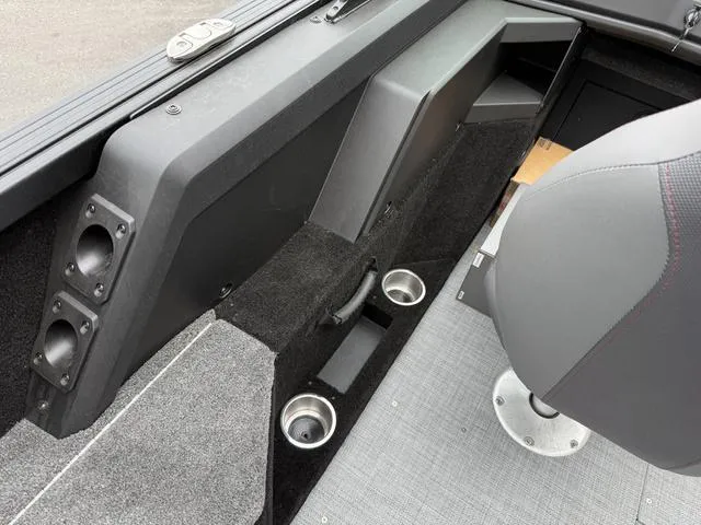 Slide: The Image of Alumacraft Competitor 175X Sport 2025 - 14