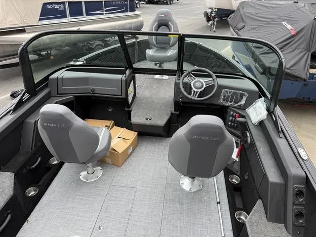 Slide: The Image of Alumacraft Competitor 175X Sport 2025 - 15