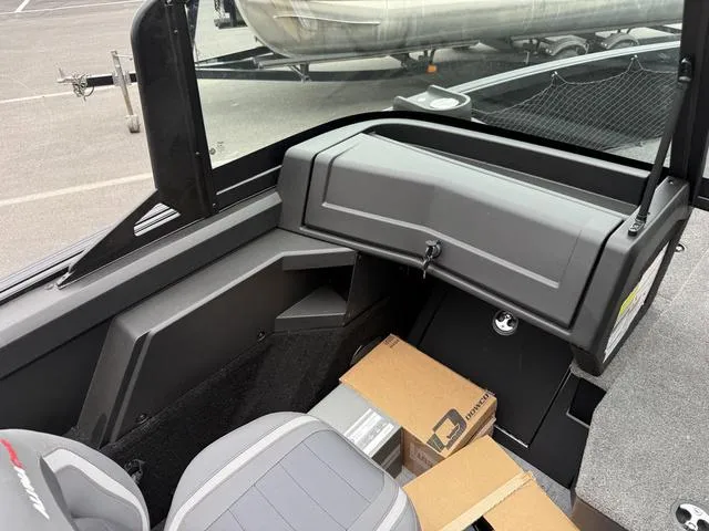 Slide: The Image of Alumacraft Competitor 175X Sport 2025 - 17