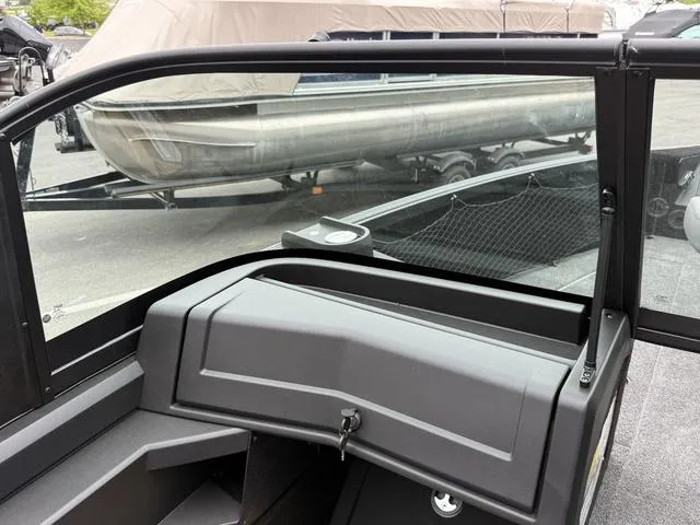 Slide: The Image of Alumacraft Competitor 175X Sport 2025 - 19