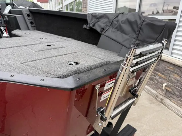 Slide: The Image of Alumacraft Competitor 175X Sport 2025 - 4