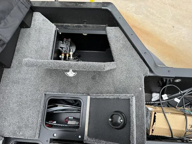 Slide: The Image of Alumacraft Competitor 175X Sport 2025 - 7