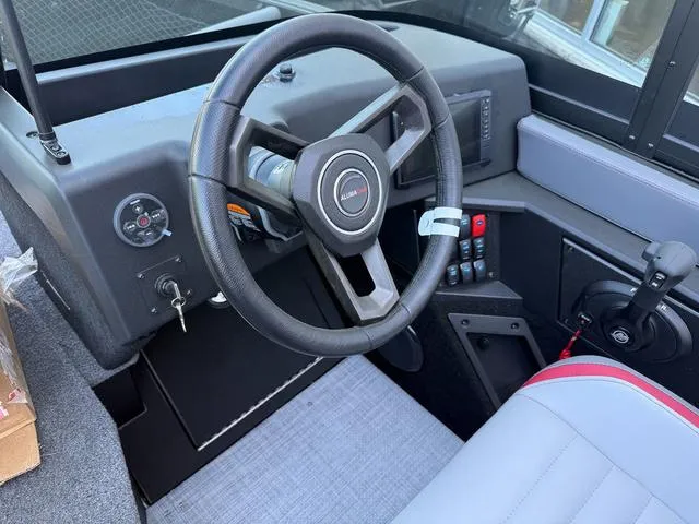 Slide: The Image of Alumacraft Trophy 185X Sport 2025 - 22