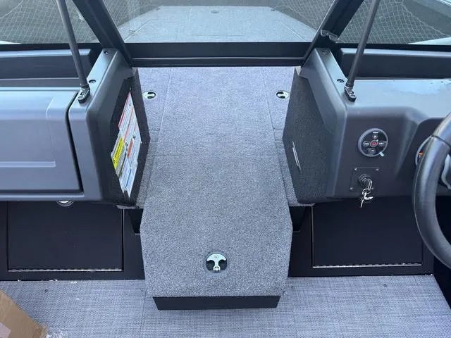 Slide: The Image of Alumacraft Trophy 185X Sport 2025 - 25