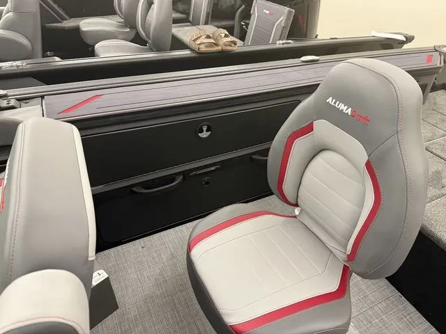 Slide: The Image of Alumacraft Trophy 185X Sport 2025 - 15