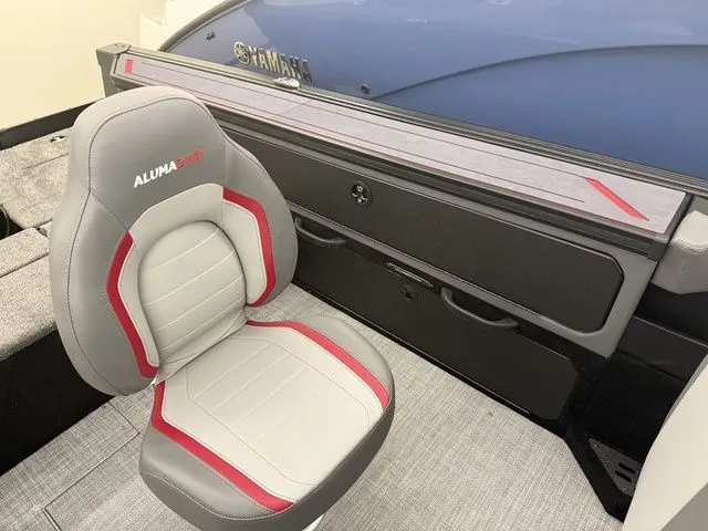 Slide: The Image of Alumacraft Trophy 185X Sport 2025 - 18