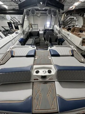 Slide: The Image of Tigé 24RZX 2025 - 5