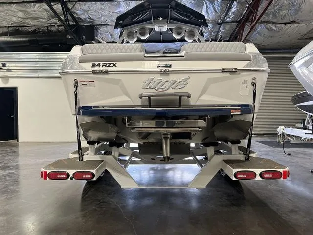 Slide: The Image of Tigé 24RZX 2025 - 7