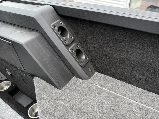 Slide: The Image of Alumacraft Competitor 175X Sport 2025 - 13