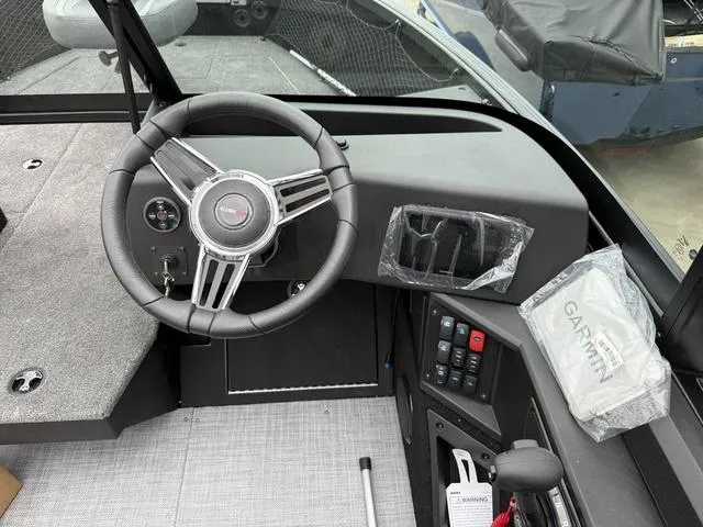 Slide: The Image of Alumacraft Competitor 175X Sport 2025 - 16