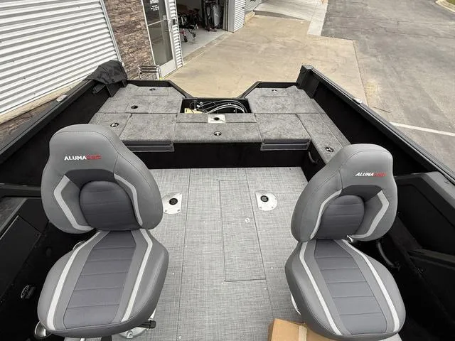 Slide: The Image of Alumacraft Competitor 175X Sport 2025 - 18