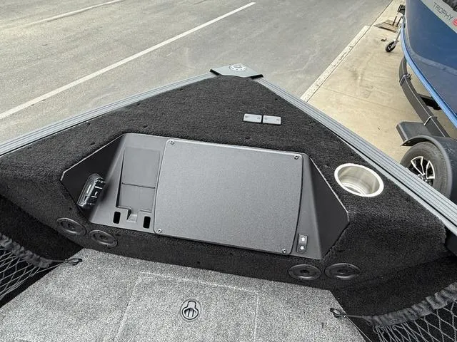 Slide: The Image of Alumacraft Competitor 175X Sport 2025 - 26