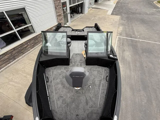 Slide: The Image of Alumacraft Competitor 175X Sport 2025 - 27