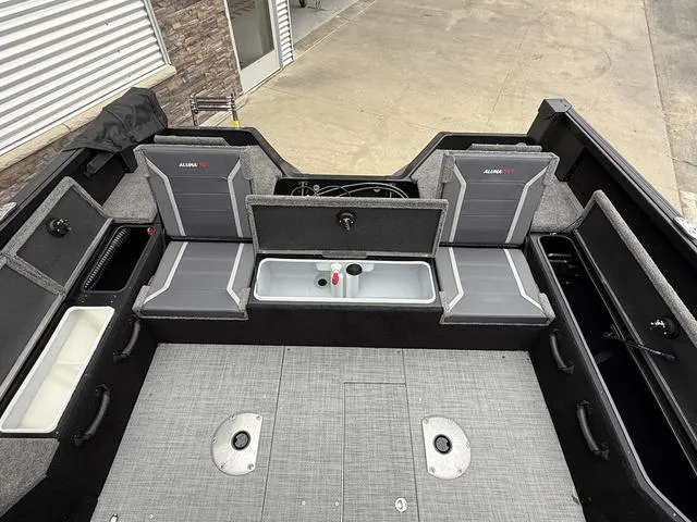 Slide: The Image of Alumacraft Competitor 175X Sport 2025 - 8