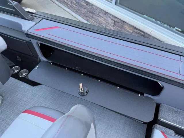 Slide: The Image of Alumacraft Trophy 185X Sport 2025 - 11