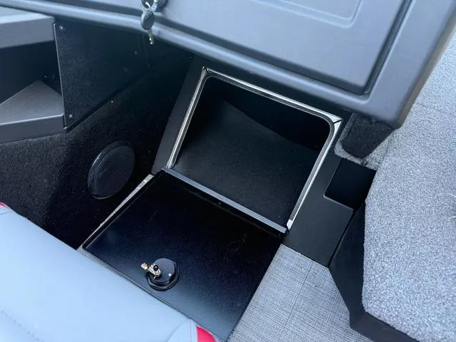 Slide: The Image of Alumacraft Trophy 185X Sport 2025 - 19